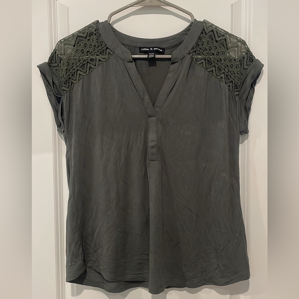 Cable & Gauge soft knit top size Small